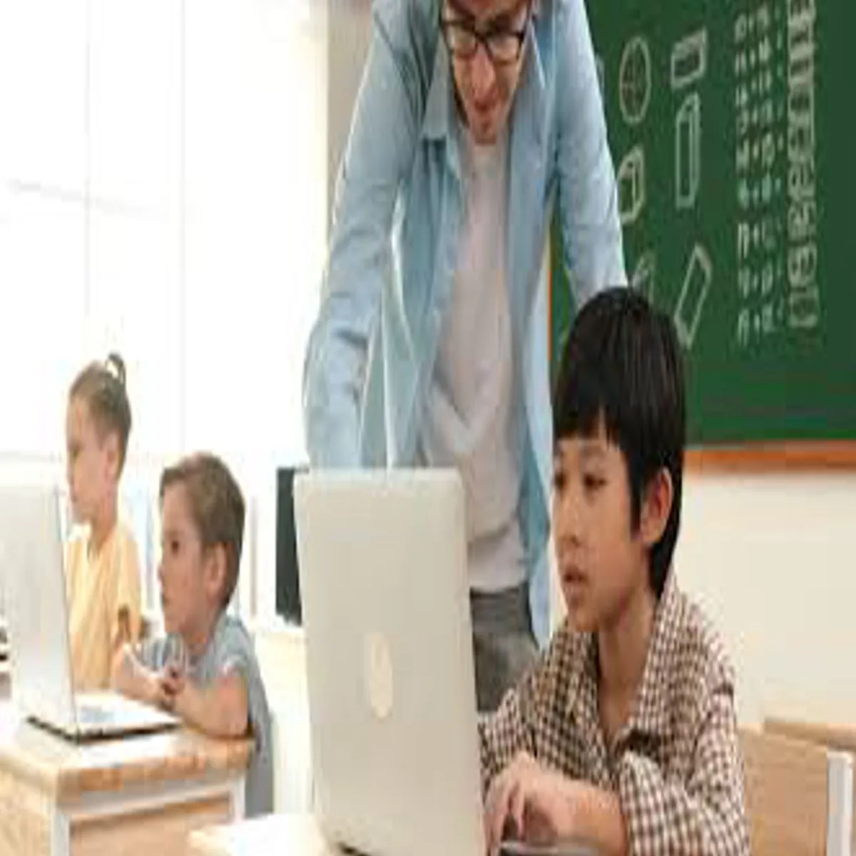 Schools Accelerate Digital Literacy Programs Students